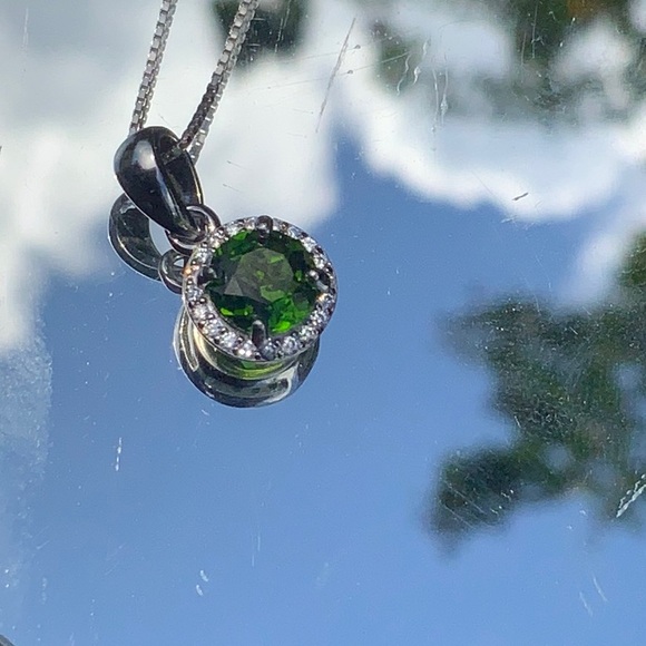 RUSSIAN EMERALD & CUBIC ZIRCONIA 925 STERLING SILVER NECKLACE, 18 INCHES - Picture 8 of 10